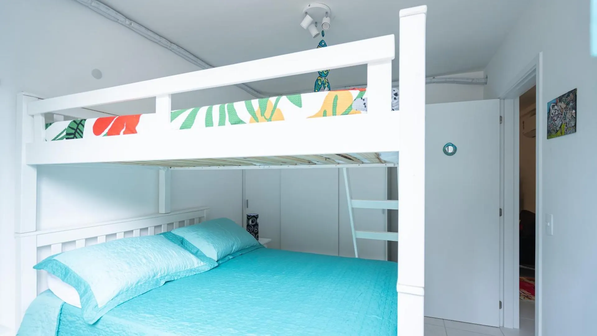 Apartment Apartamentos Piçarras: Beachfront Comfort with Pool and 24/7 Security