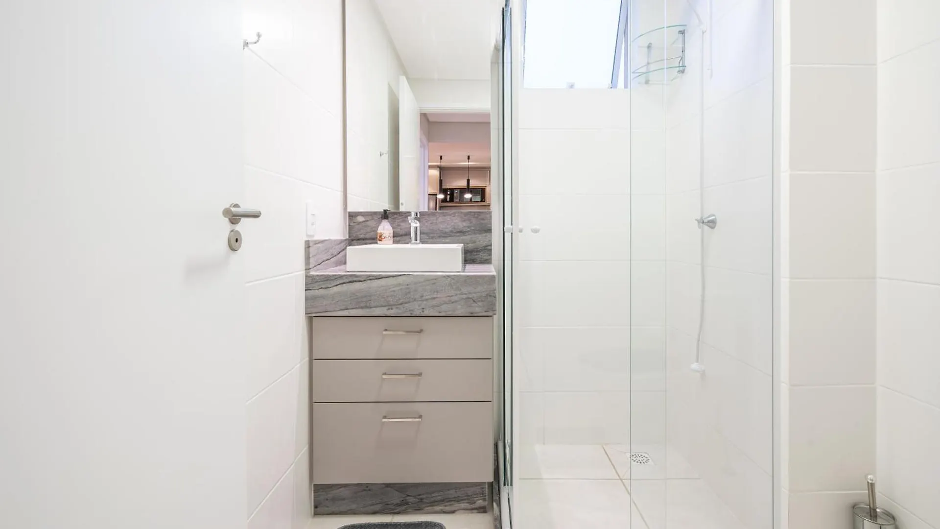 Apartamentos Piçarras: Beachfront Comfort with Pool and 24/7 Security Apartment