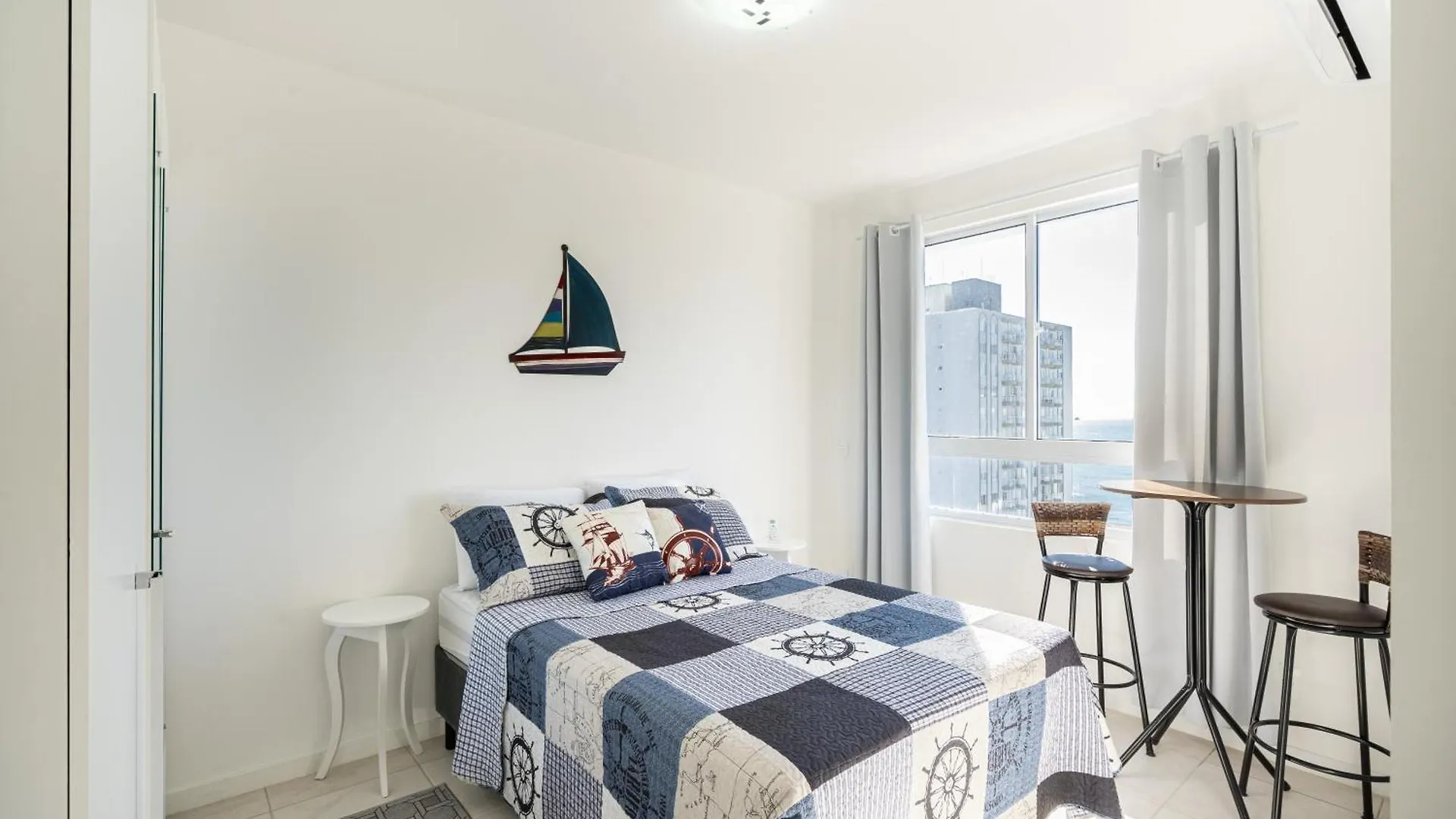 Apartamentos Piçarras: Beachfront Comfort with Pool and 24/7 Security Apartment Picarras