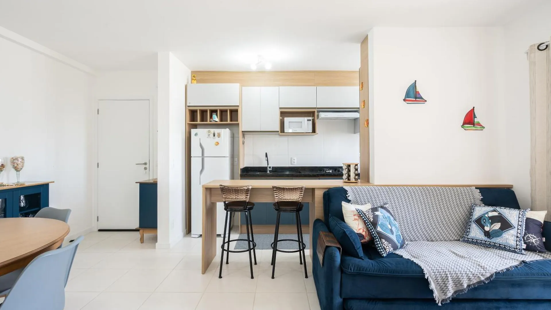 Apartment Apartamentos Piçarras: Beachfront Comfort with Pool and 24/7 Security