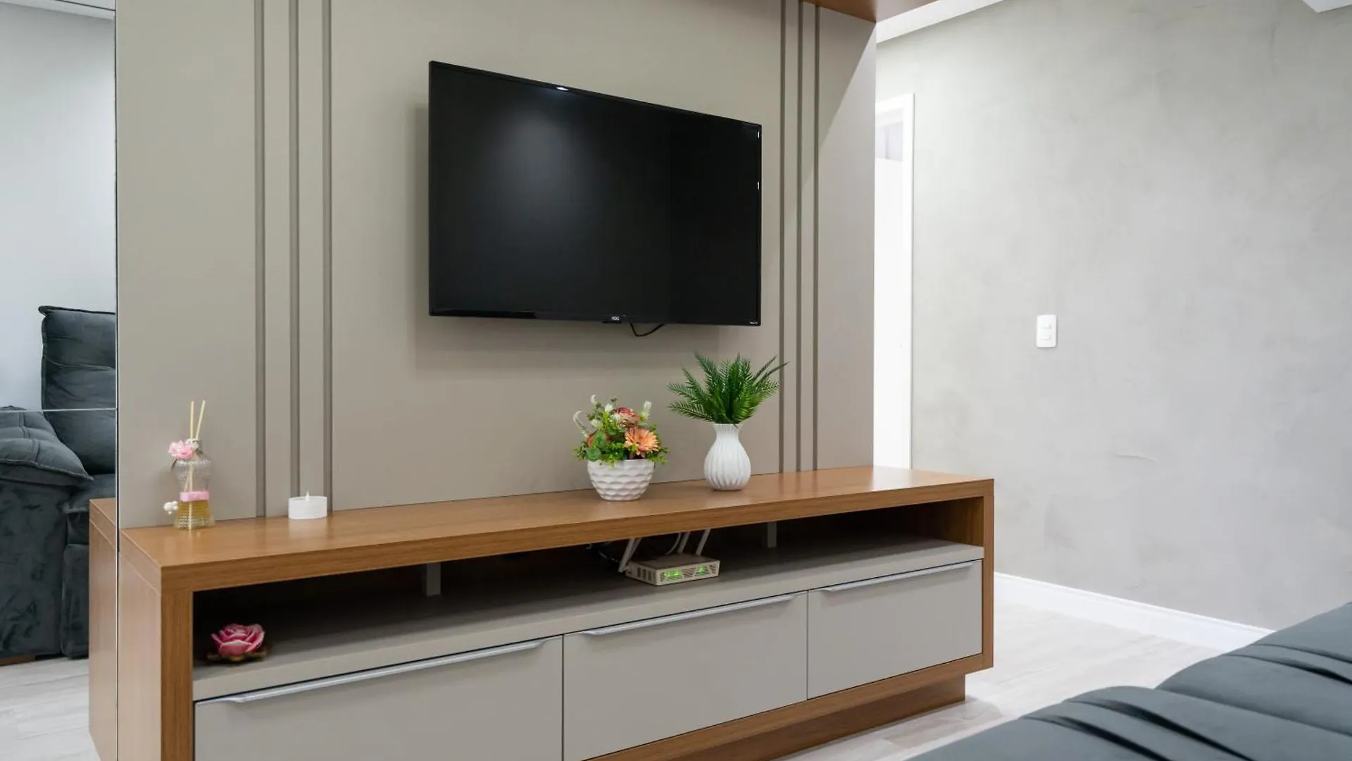 Apartamentos Piçarras: Beachfront Comfort with Pool and 24/7 Security 0*, Picarras