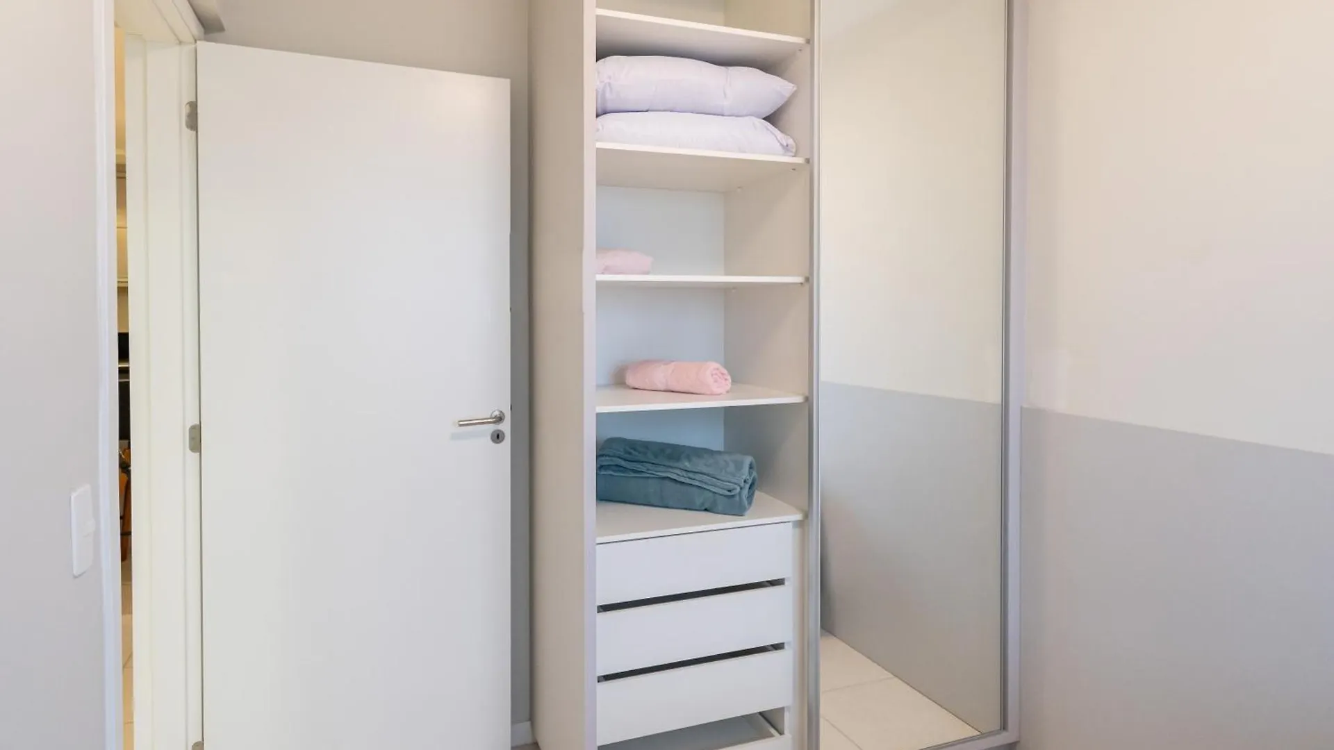 Apartment Apartamentos Piçarras: Beachfront Comfort with Pool and 24/7 Security