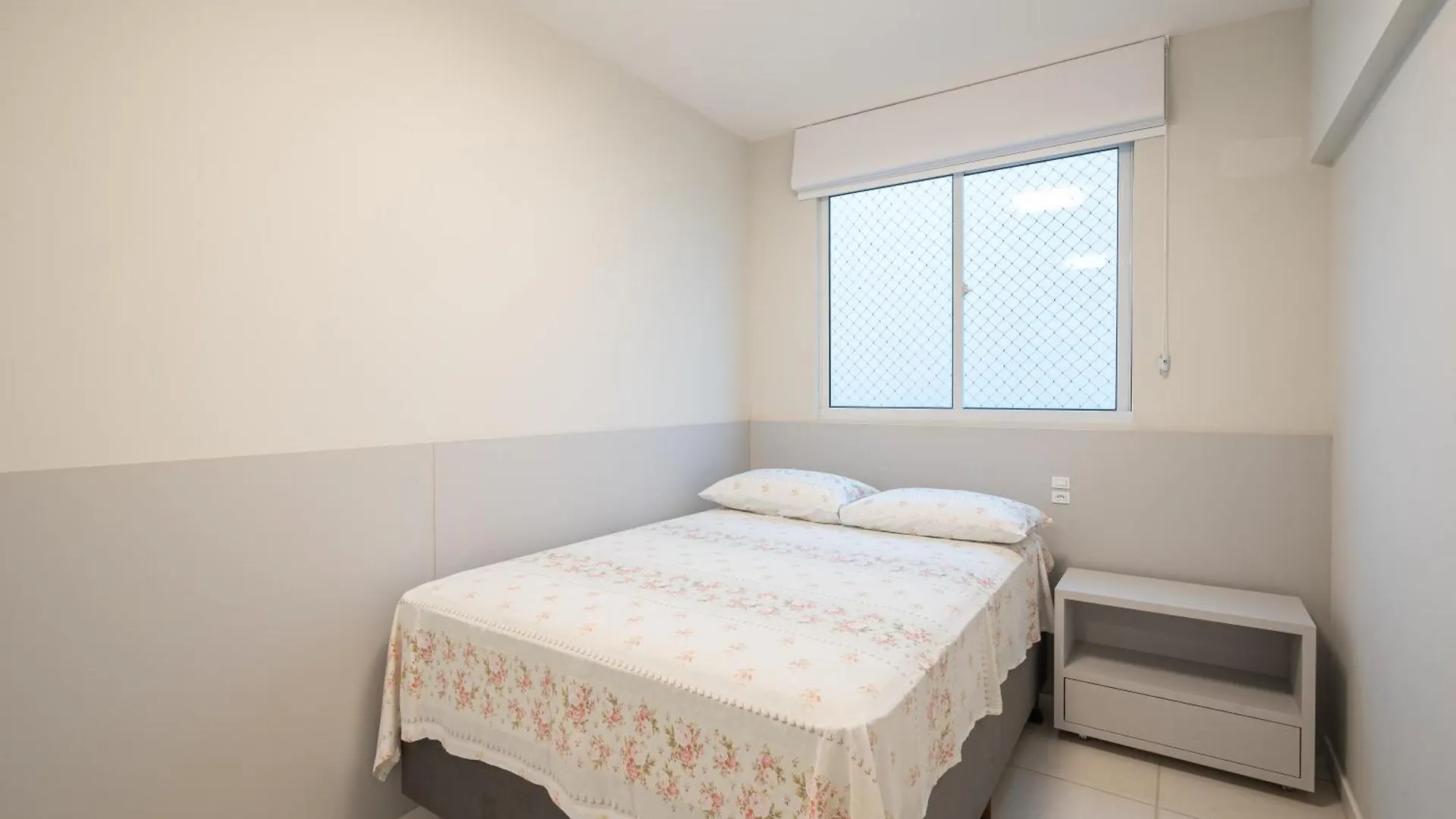 Apartamentos Piçarras: Beachfront Comfort with Pool and 24/7 Security 0*, Picarras