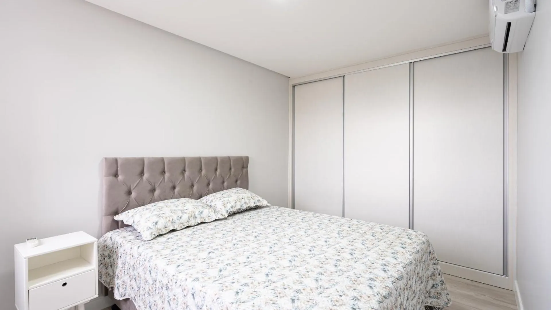 Apartamentos Piçarras: Beachfront Comfort with Pool and 24/7 Security 0*, Picarras Brazil