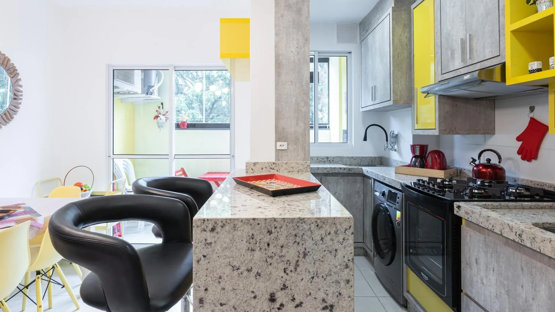 Apartamentos Piçarras: Beachfront Comfort with Pool and 24/7 Security Apartment Picarras
