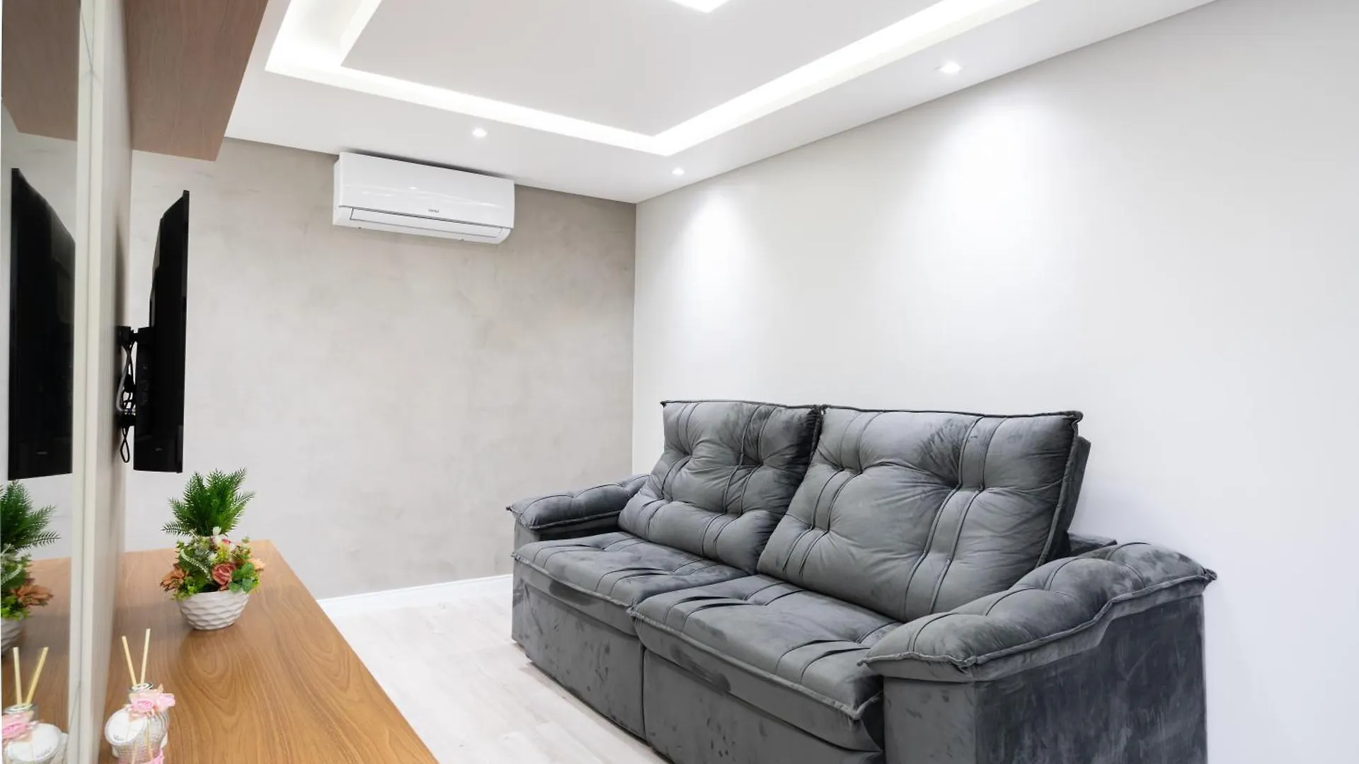Apartment Apartamentos Piçarras: Beachfront Comfort with Pool and 24/7 Security Brazil