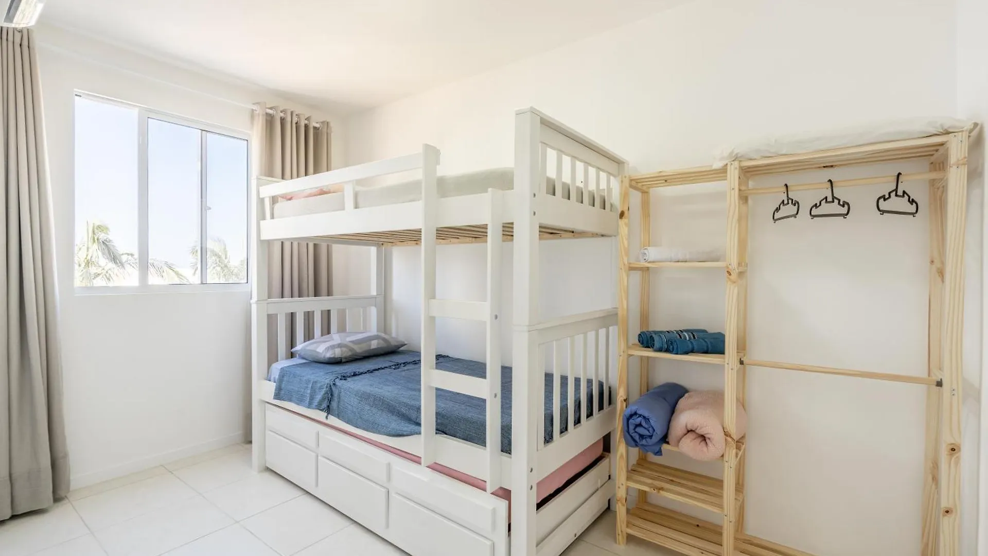Apartment Apartamentos Piçarras: Beachfront Comfort with Pool and 24/7 Security