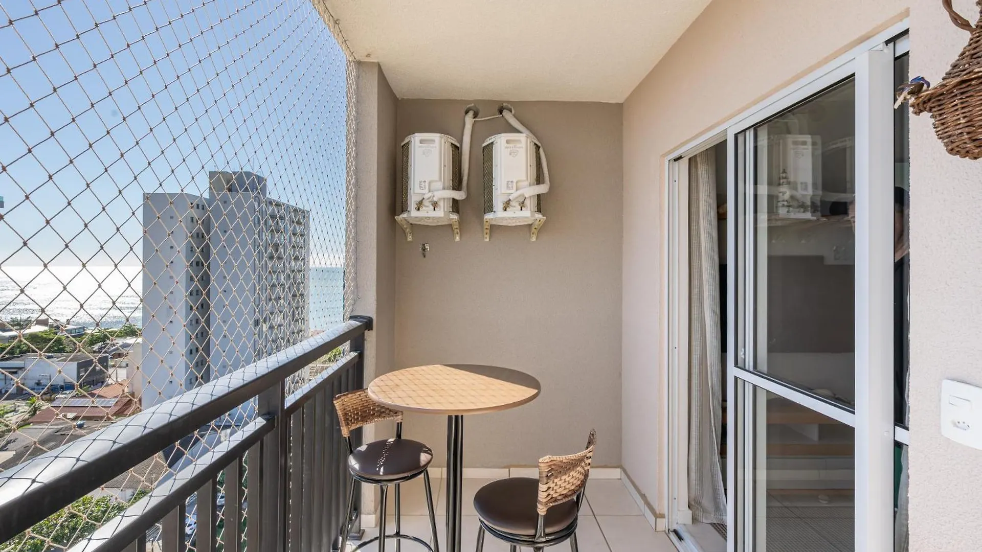 Apartamentos Piçarras: Beachfront Comfort with Pool and 24/7 Security Picarras