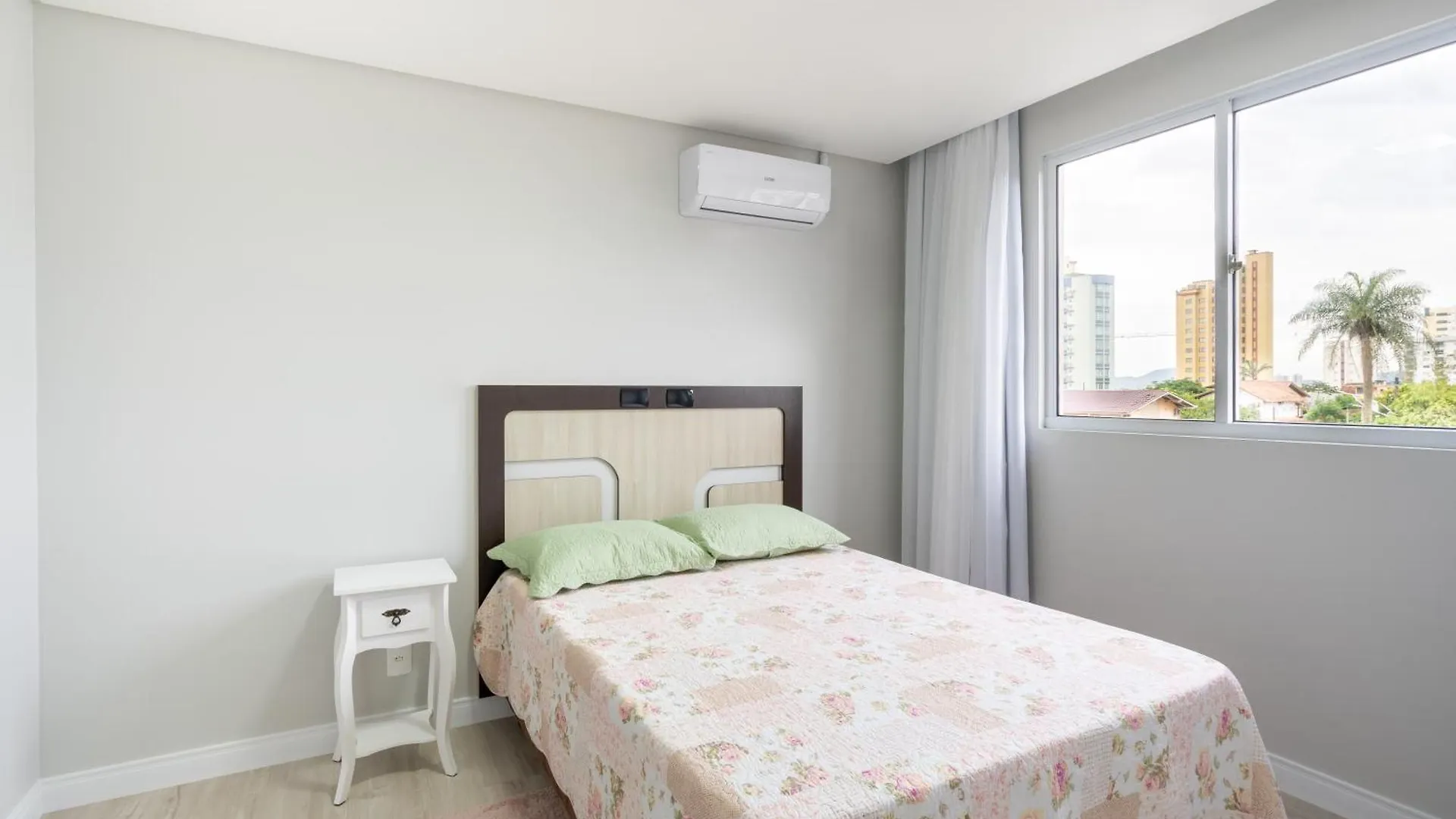 Apartamentos Piçarras: Beachfront Comfort with Pool and 24/7 Security Apartment Picarras