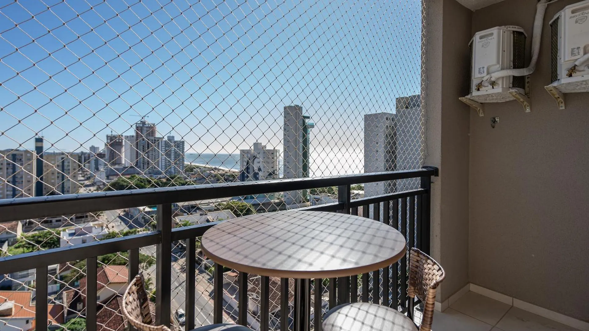Apartamentos Piçarras: Beachfront Comfort with Pool and 24/7 Security Apartment Picarras