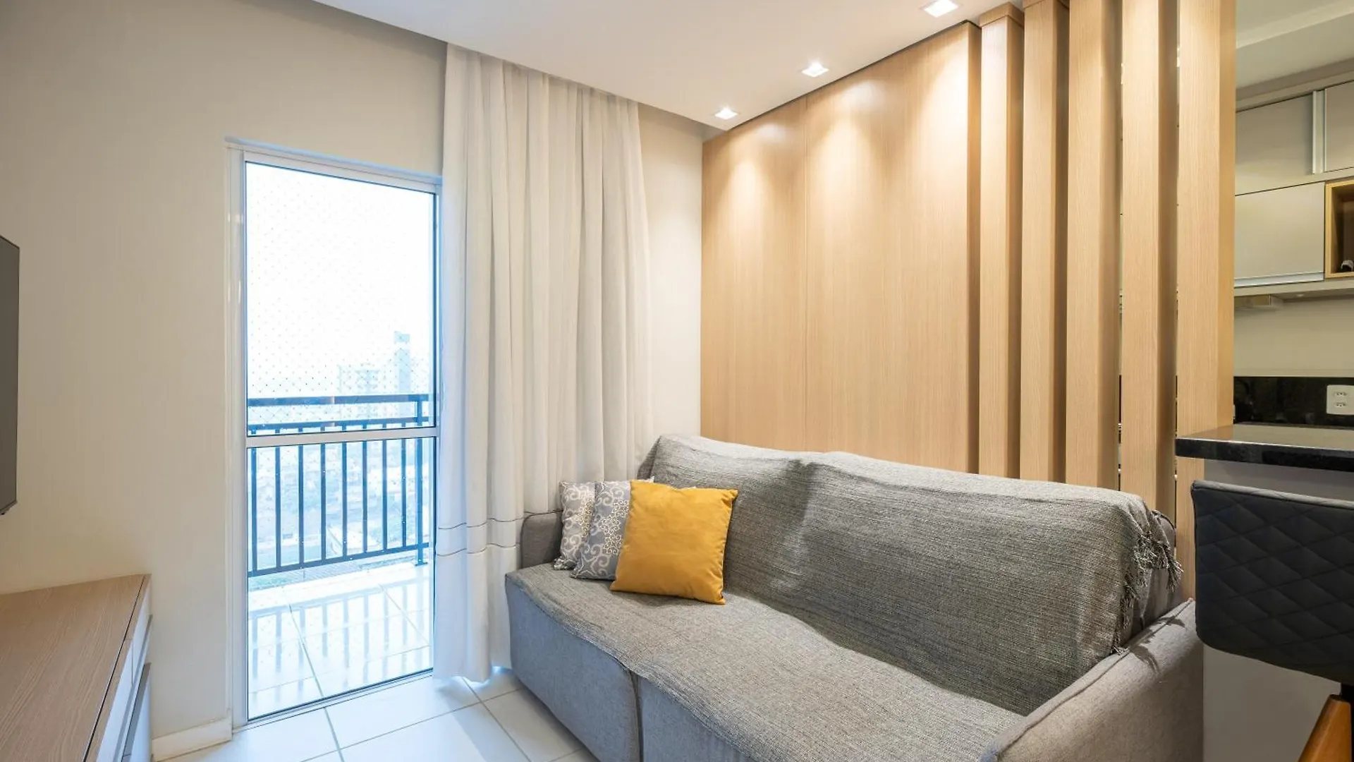 Apartamentos Piçarras: Beachfront Comfort with Pool and 24/7 Security
