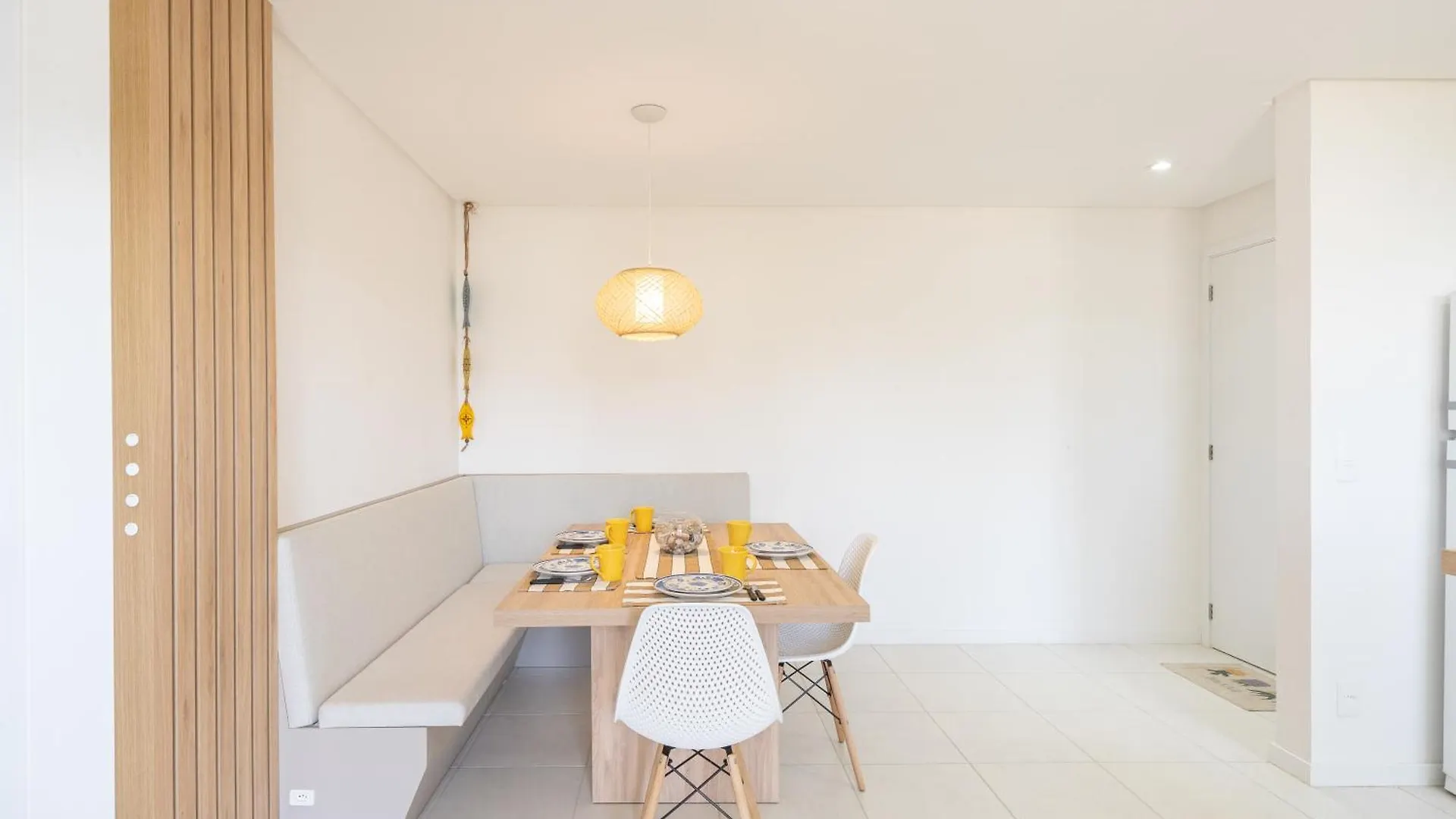 Apartamentos Piçarras: Beachfront Comfort with Pool and 24/7 Security Picarras