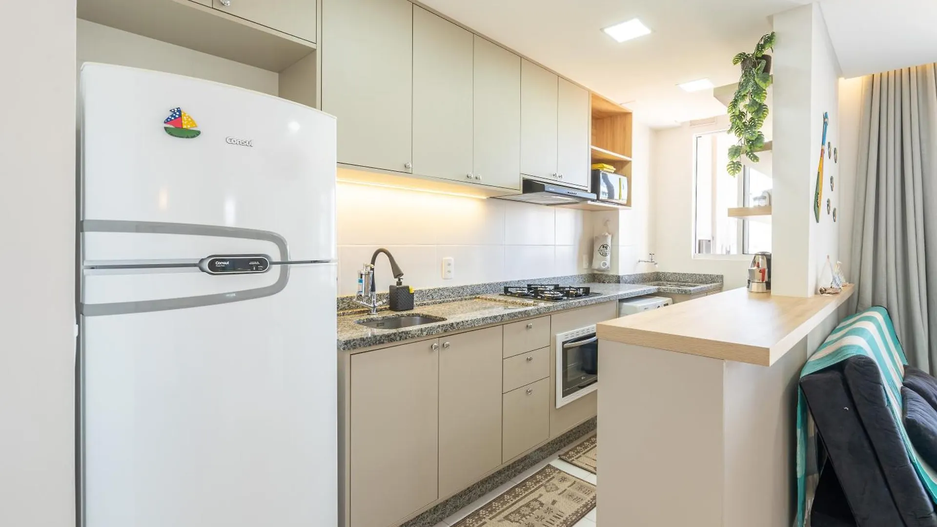 Apartamentos Piçarras: Beachfront Comfort with Pool and 24/7 Security