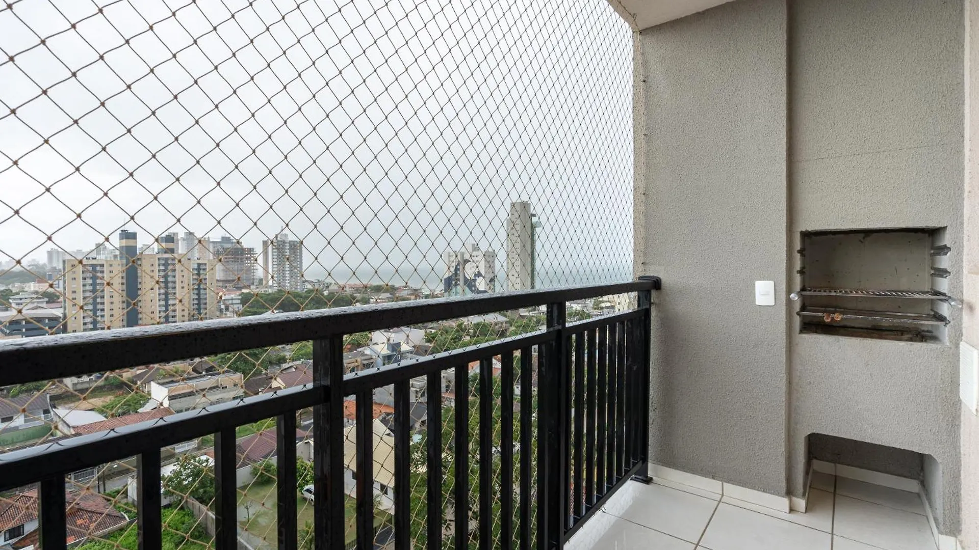 Apartamentos Piçarras: Beachfront Comfort with Pool and 24/7 Security Apartment Picarras
